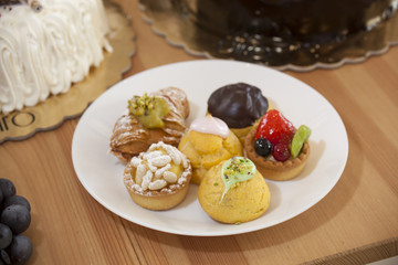 cultures, italian, food, gourmet, eating, meat, meal, tray, olive, dinner, crockery, color, drink, close-up,