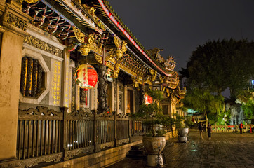 Fototapeta na wymiar Asian Temple at Night