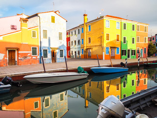 Fototapeta na wymiar colorful streets of burano island in venice, italy