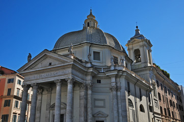Fototapeta na wymiar Roma, la chiesa di Santa Maria in Montesanto di piazza del Popolo