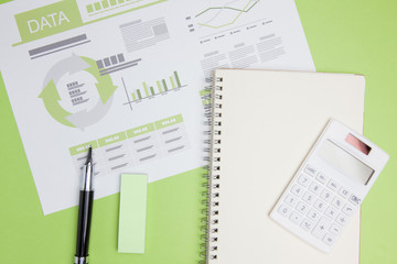 デスクワーク・グリーンバック