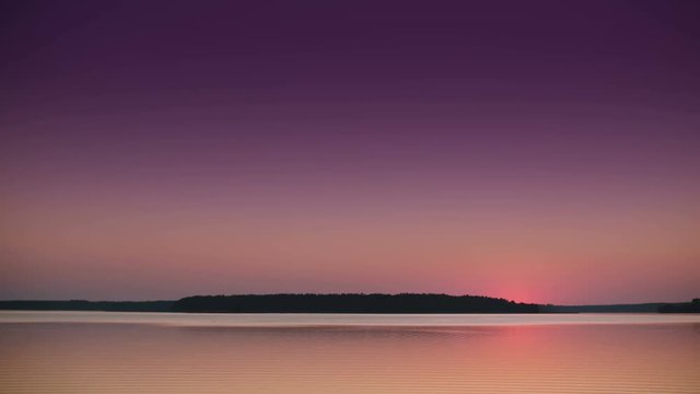  Tranquill twilight footage of a peaceful lake