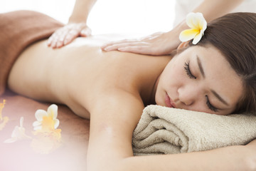 Asian women are receiving aroma oil massage