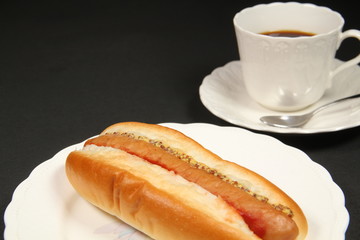 ホットドッグとコーヒー