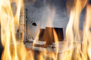 Rolgordijnen Vlam Vuur dat brandt in het kantoor