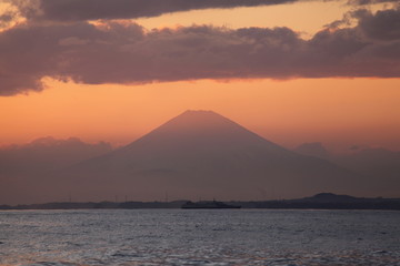 Naklejka na ściany i meble 夕暮れの富士山