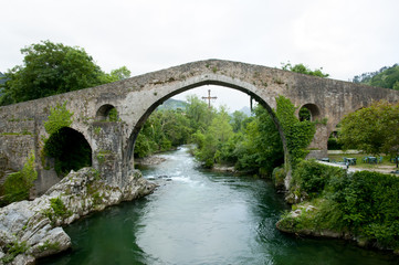 Fototapeta na wymiar Roman Bridge - Cangas de Onis - Spain
