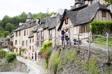 Fototapeta na wymiar フランス巡礼の道の美しい村、コンク