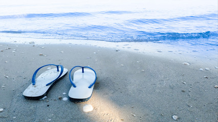 Fototapeta na wymiar Rubber slippers on the beach.