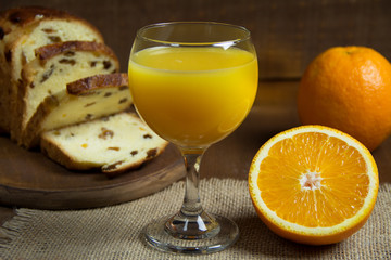 sliced bread and orange juice