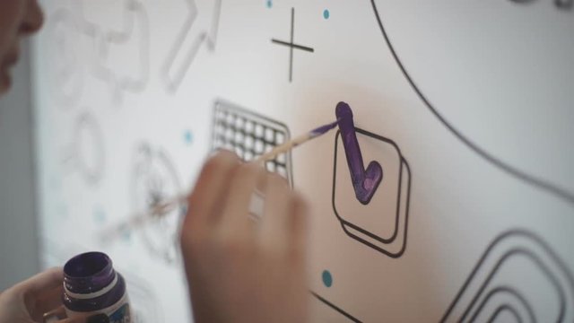 Pretty girl drawing chekced sign