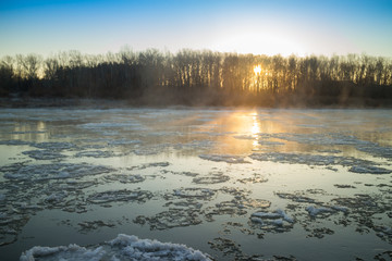 Fototapeta premium Sunrise during freeze-up in the river