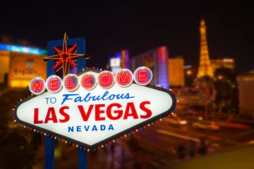 Foto op Plexiglas LAS VEGAS - 12 mei: Las Vegas strip road & 39 s nachts Uitzicht op de s © littlestocker