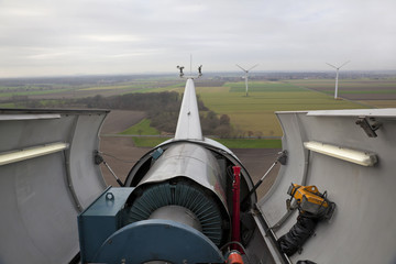 Windanlage geöffnet, mit Blick auf den Generator.