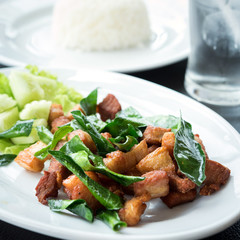 Deep fried pork with leech lime leaf and chili sauce