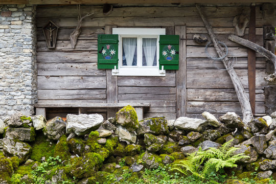 Ferienhaus im Wald des Hornbachtals