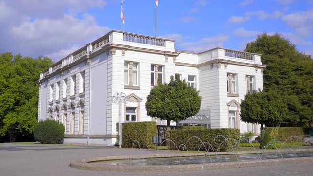 Bad Oeynhausen klassizistische Geb&auml;ude im Kurpark