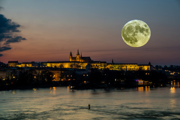 Vollmond Prag Skyline