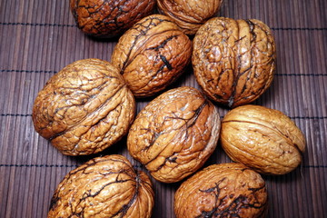 Whole walnuts, source of healthy protein