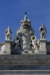Fototapeta na wymiar detalle del escudo del Palacio Real o de Oriente de Madrid , residencia oficial del rey de España 