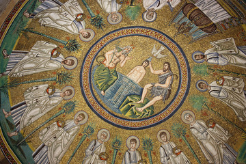 Mosaïques du baptistère néonien de Ravenne, Italie