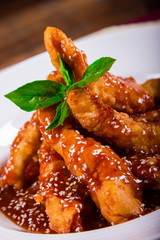 chicken sticks en salsa agrithai