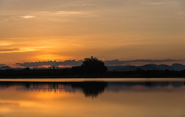 Obraz premium Sunset at Nong Chik Reservoir Petchaburi, Thailand