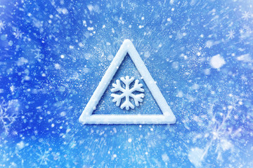 Winter snow warning symbol, snow automotive grahic background, driving winter background - 127426211