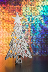 новогоднее украшение - елка на фоне цветного боке