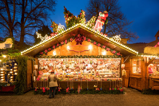 Bude auf dem Weihnachtsmarkt in Deutschland