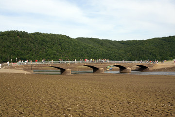 Aseler Brücke bei Niedrigwasser (Edersee-Atlantis)