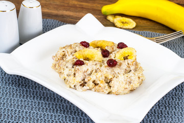 Oatmeal with Cranberries and Banana