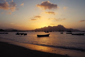 Sonnenuntergang auf den Kapverden (nsel Sao Vicente) - 127443215