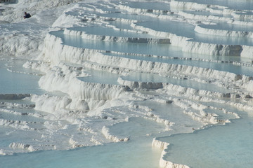 Widok na tarasy wapienne Pamukkale w Turcji © pabisiak
