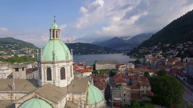 push past cathedral to Lake Como