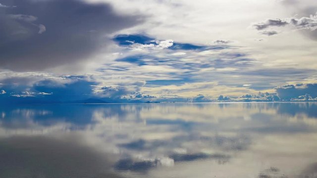 雨季のウユニ塩湖