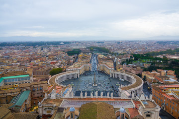 Obraz premium Niesamowity widok z lotu ptaka na Watykan i Rzym z Bazyliki św. Piotra
