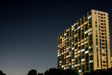 マンションの夜景