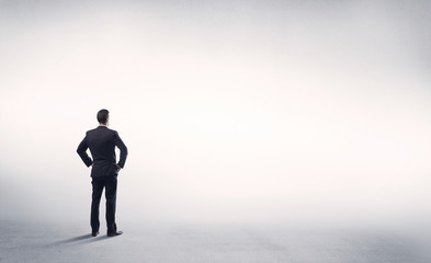 Obraz premium Sales person with empty white background