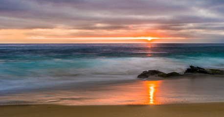 Fototapeta na wymiar Windansea Beach at Sunset