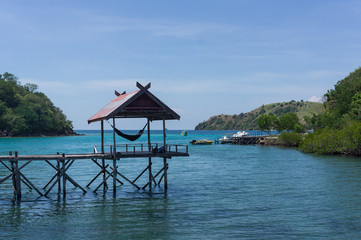 Détente dans un hamac, Waecicu beach, Labuan Bajo, Flores, Indonésie