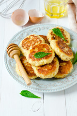 Cottage cheese pancakes with honey