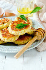 Cottage cheese pancakes with honey