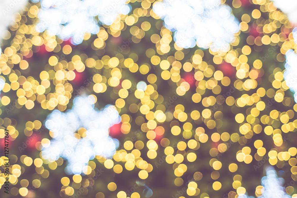 Poster blurred background, close up snow flake on christmas tree with b