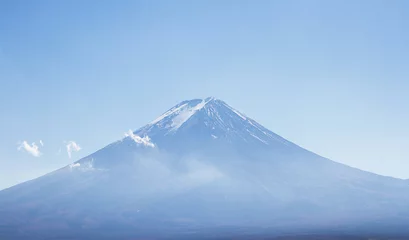 Papier Peint photo autocollant Mont Fuji Volcan fuji couvert de glace et brume matinale au japon