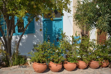 Fototapeta na wymiar porche de maison à Halki en Grèce