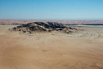 Dolerit-Abbau an einem Felsmassiv am Kuiseb, Namibia