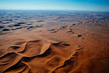 Fototapeta na wymiar Rote Dünen der Namib vom Flugzeug aus fotografiert, Namibia