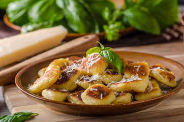 Crispy gnocchi with cheese and herbs