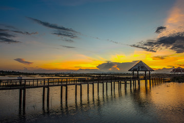 Obraz premium Wood Bridge and Mountain At Dusk